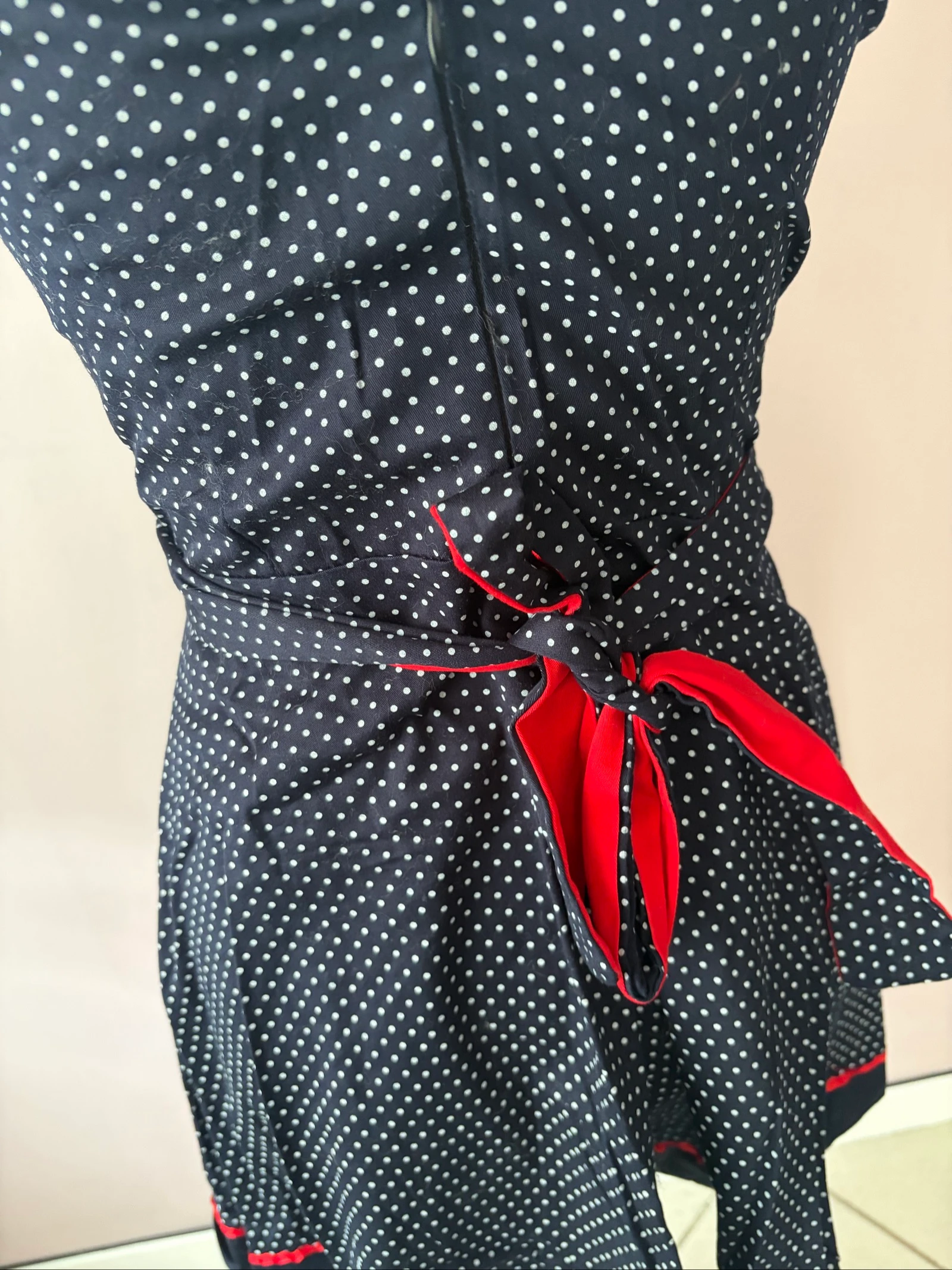 Vestido Curto Pin-Up / Rockabilly com Poás Azul Marinho e Vermelho - Tamanho P - Feito na Itália – photo 3